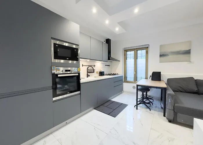Luxury - Near Metro - Private Parking Apartment Rom